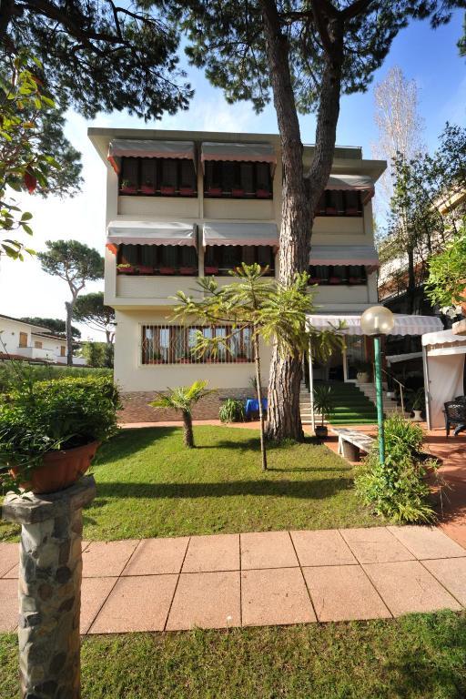 Hotel Manuela Cinquale Buitenkant foto